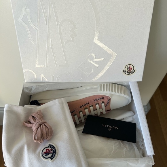 MONCLER Glisserie Logo Canvas Low-Top Sneakers - Picture 4 of 12